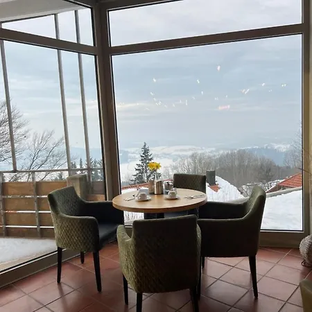 Fewo Im Bayerischen Wald, Perfekt Fur Familien Mit Pool, Abenteuerspielplatz U. Ausblick